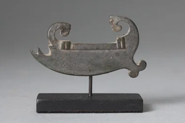 Fibula eines Schiffes (verzinntes Bronze)